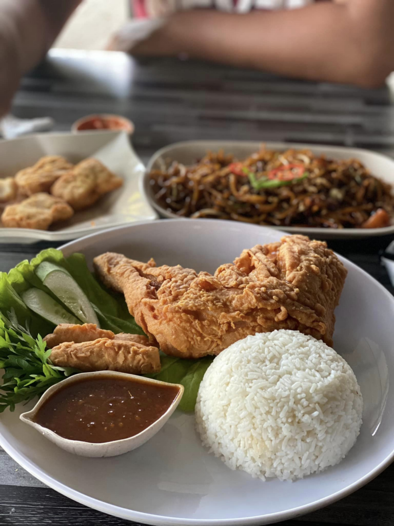 Port Makan Best Di Lundu, Dapur Pandan Ini Sediakan Pelbagai Sajian Menarik Untuk Anda