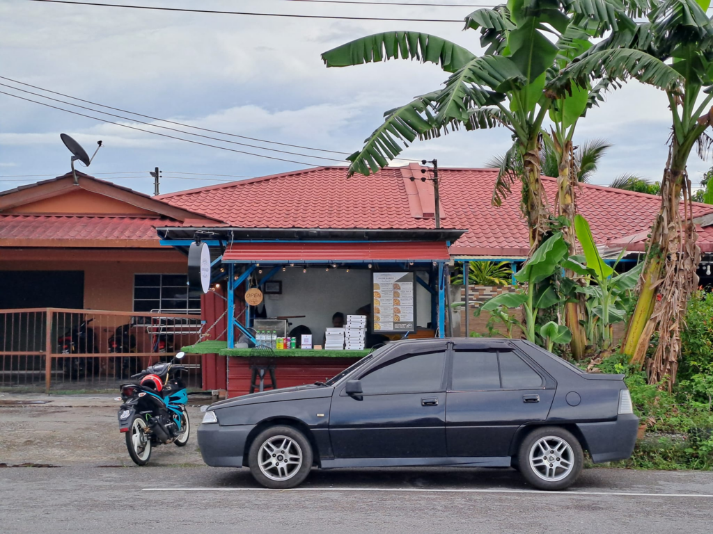 Berkonsepkan 'Humble' Stall, Pondok Rossello Pizza Ini Jadi Tarikan Di Kota Samarahan