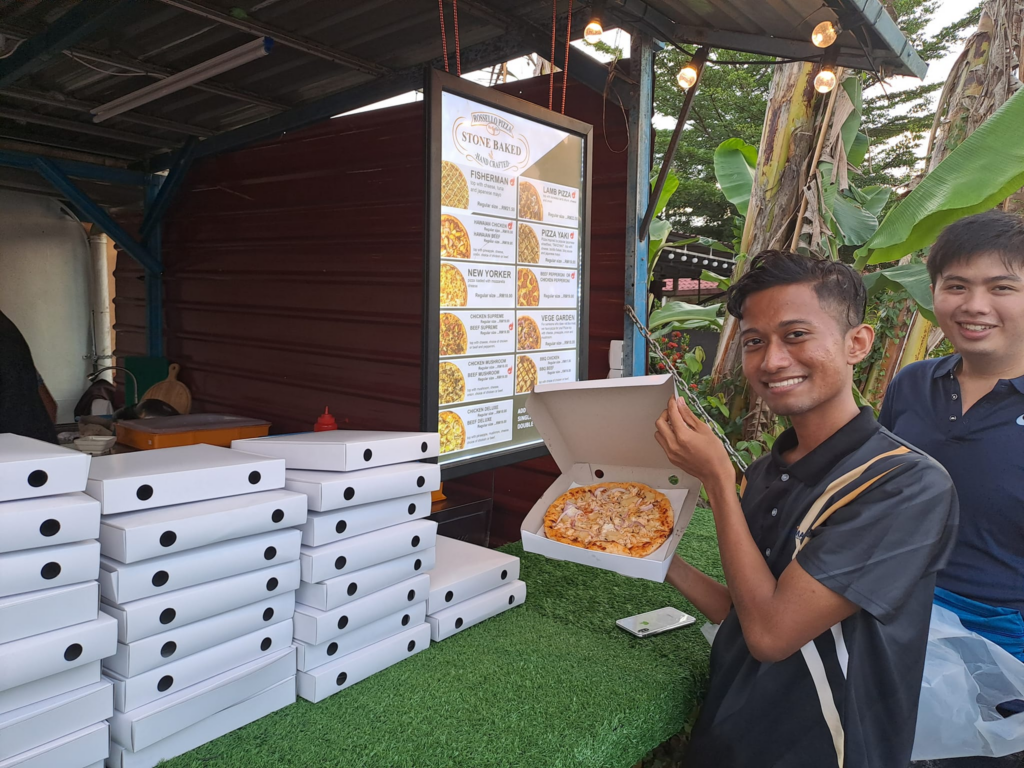Berkonsepkan 'Humble' Stall, Pondok Rossello Pizza Ini Jadi Tarikan Di Kota Samarahan
