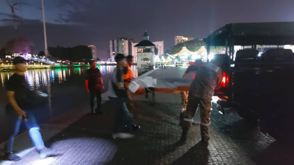 Jatuh Daripada Jambatan Darul Hana, Lelaki Dtemui Lemas Di Sungai Sarawak