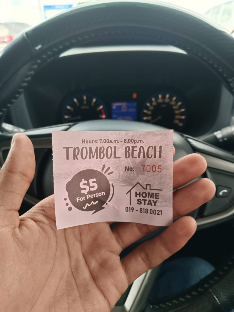 Dikenakan Bayaran Masuk RM5 Seorang, Individu Kesal Dengan Pihak Pengurusan Pantai Trombol