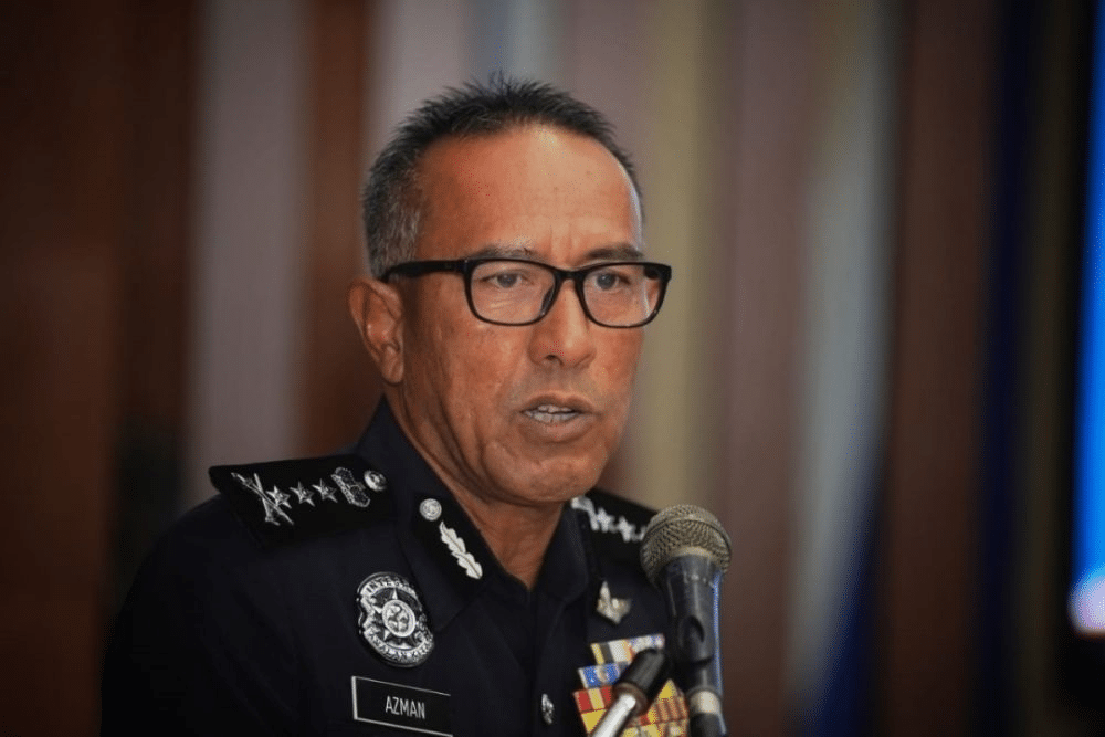 Polis Lepas Tembakan, Pasangan Rempuh 'Roadblock' Rupanya Suspek Curi Kenderaan Di Kuching