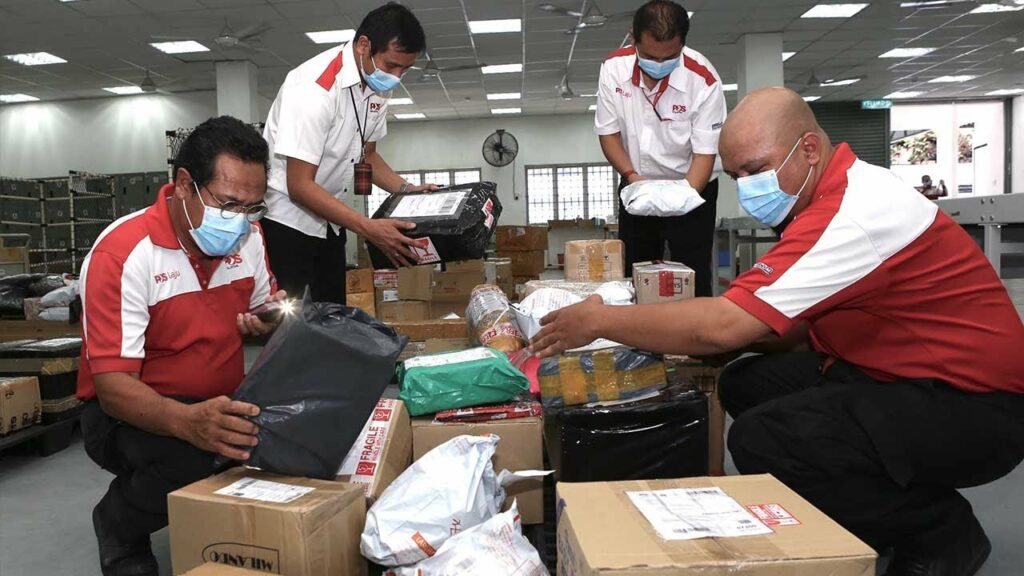 Syarikat Kurier Kini Buat Pemeriksaan Barang Baru Boleh Pos, Individu Ini Luah Rasa Leceh Buat Demikian