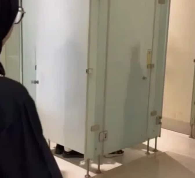 2 Pelajar Sekolah Kantoi Berasmaradana Dalam Tandas