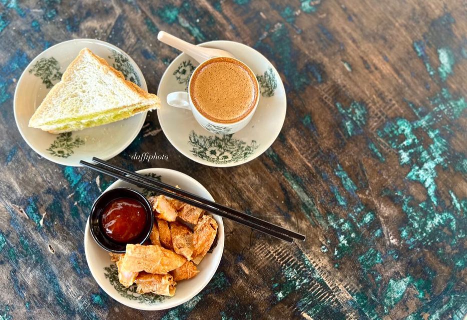 Kafe Berkonsepkan Modern Classic, Ketahui Port Breakfast Menarik WooPin Kuching