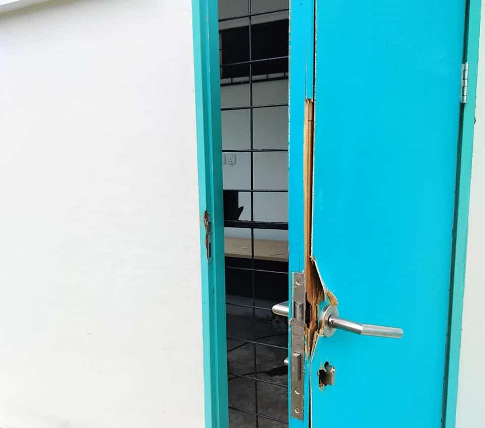 Tular Pembukaan Semula Jambatan Gantung Satok, Individu Ini Dedah Pintu Pagar Diroboh