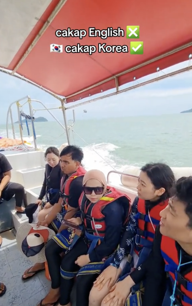 Fasih Berbahasa Korea, Pemandu Bot Pelancong Di Sabah Ini Tarik Perhatian Ramai