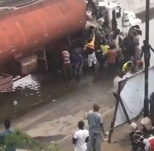 Lori Tangki Meletup, Puluhan Meninggal Gara-Gara Mahu 'Cedok' Petrol Percuma