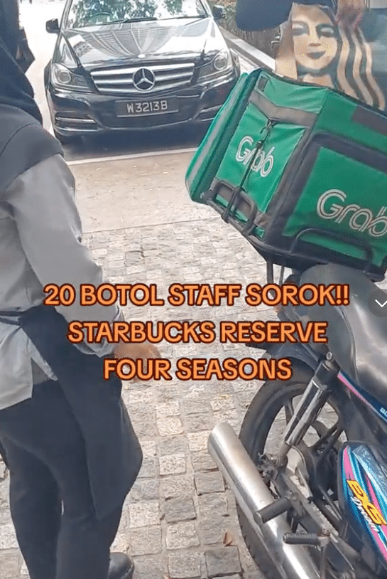 Wanita Rakam Staff Starbucks Kantoi Sorok Separuh Tumblr Blackpink
