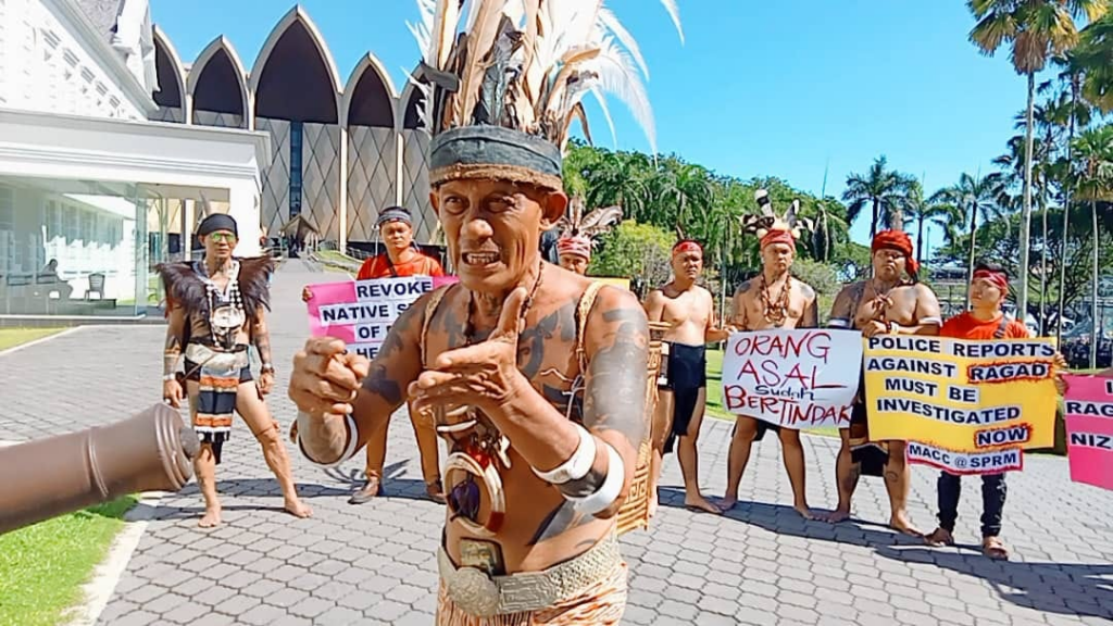 Tular Rakaman Video Sekumpulan Individu Protes Isu Kerakyatan Ragad Taib Raih Perhatian Netizen