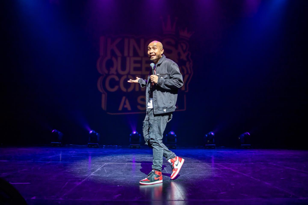 Siri Stand-Up Comedy Popular Netflix, 'TOO REAL' Bakal Beraksi Di Kuching 19 Ogos Ini