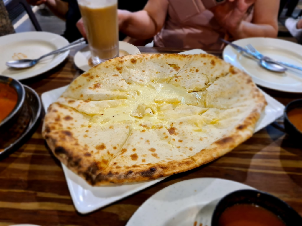 Ada Naan Cheese Tarik Kegemaran Ramai, Nikmati Sajian Menarik Di Ceylonese Restaurant Kuching Ini