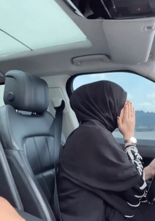 Padah Rekod Video Tak Pakai 'Seat Belt', Netizen Seru PDRM Ambil Tindakan Buat MK Dan Isteri