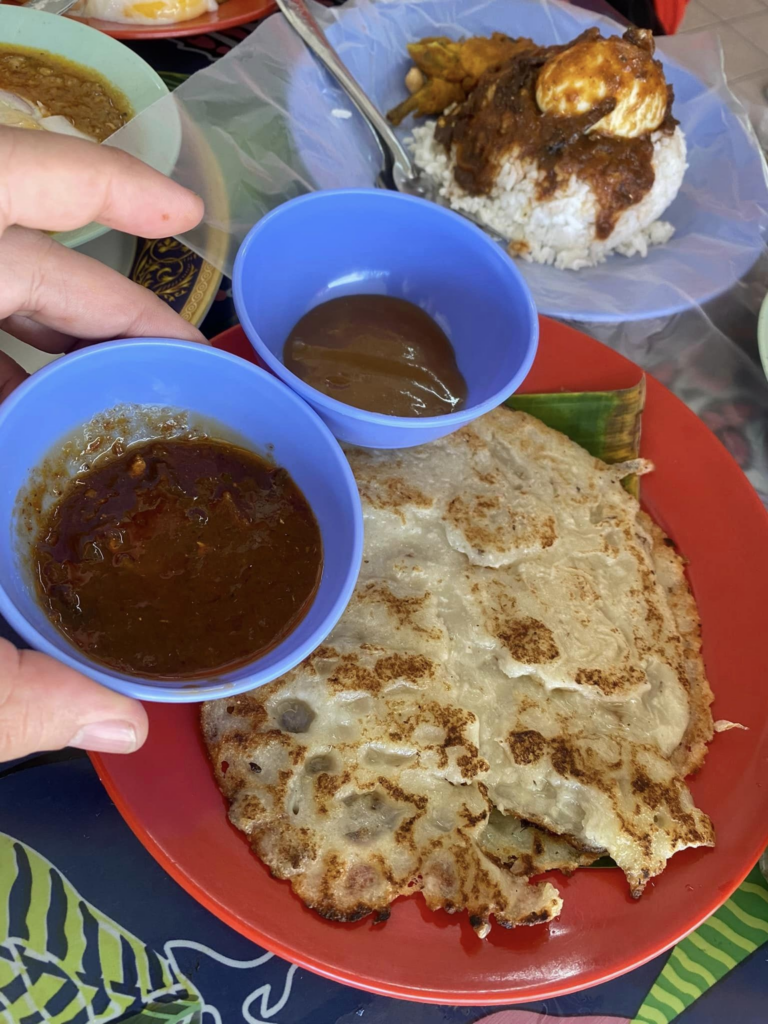 Sediakan Menu Sarapan Kampung, Stall No 7 Di Semarak Food Court Kuching Ini Tarik Perhatian Ramai