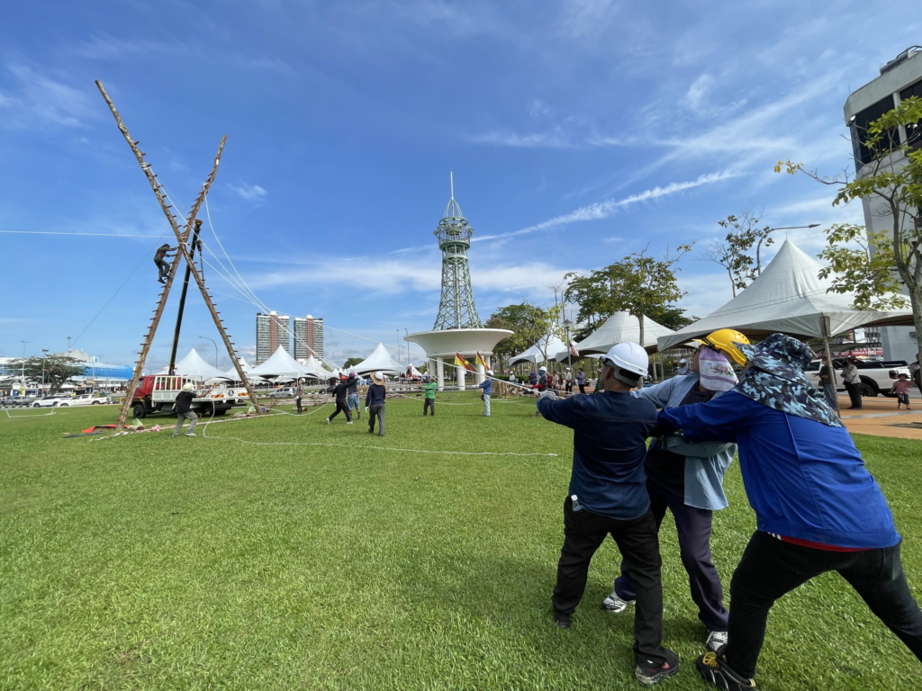 Sempena Pesta Kebudayaan Borneo 2023, Buaian Gergasi 'Itut' Setinggi 43 Kaki Dibina Di Sibu