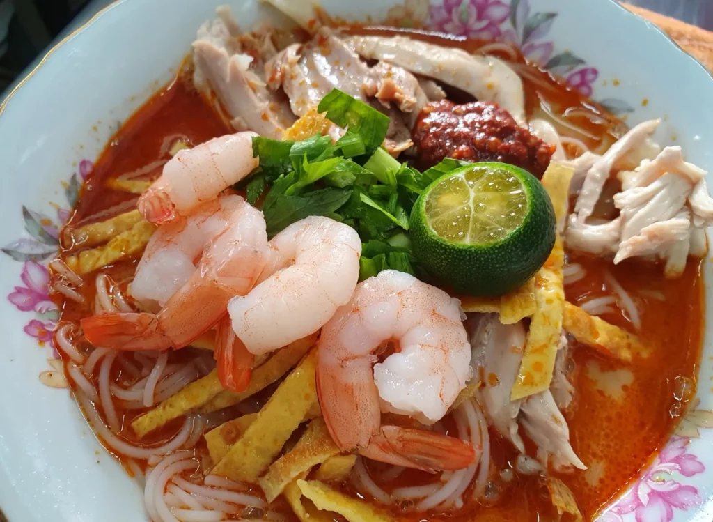 Kenapa Ada Orang Kata Rasa Laksa Sarawak Hampir Sama Seperti Mi Kari?