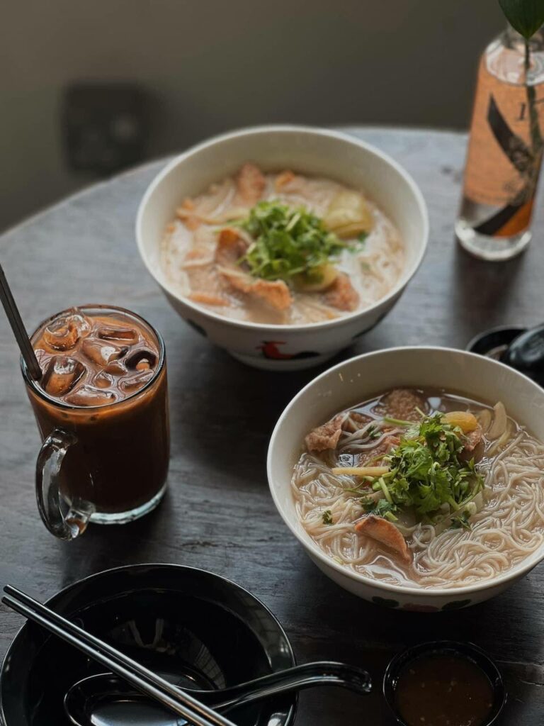 Kafe Berkonsepkan Modern Classic, Ketahui Port Breakfast Menarik WooPin Kuching