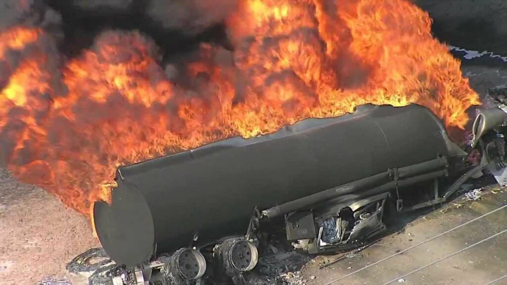 Lori Tangki Meletup, Puluhan Meninggal Gara-Gara Mahu 'Cedok' Petrol Percuma