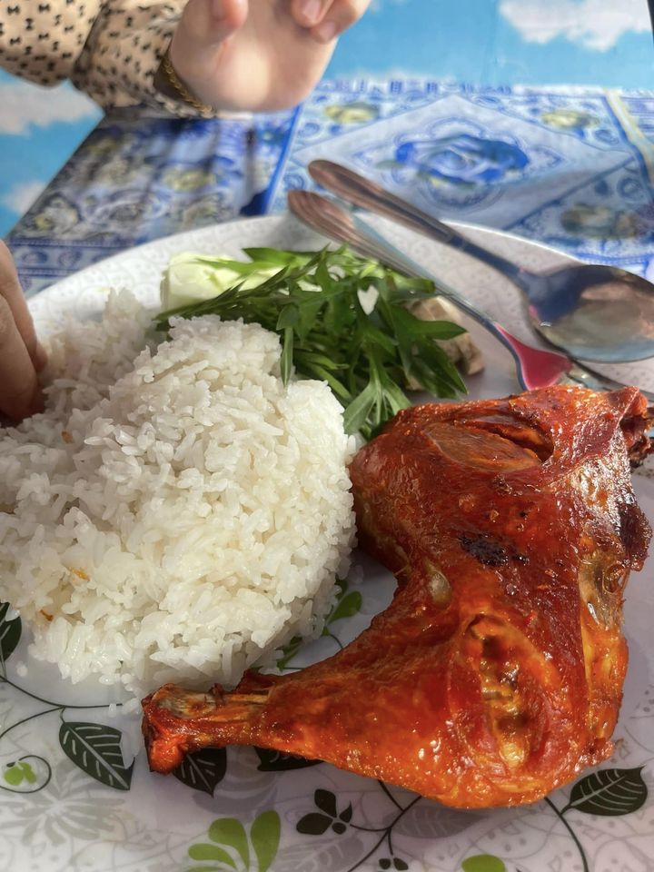 Berbaloi Dan Berpatutan, Sofie Corner Di Kuching Ini Tawar Harga Menu Makanan Hanya RM4