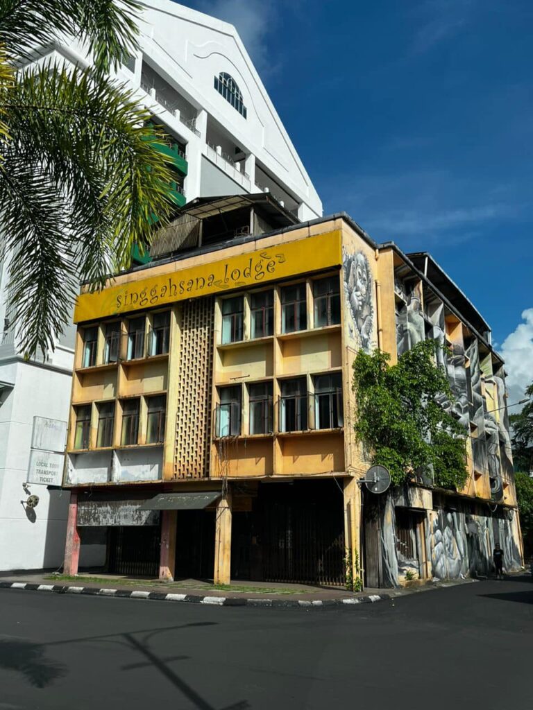 Bangunan Terbengkalai Di Tengah Kuching, Roxy Hotel Bakal Ambil Alih Dengan Konsep Moden