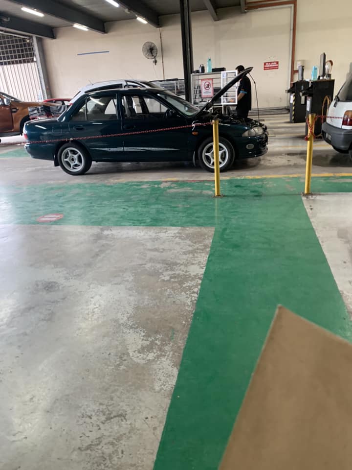 Swap Paling Berbaloi, Individu Tukar Proton Wira Dengan iPhone 14 Pro Max