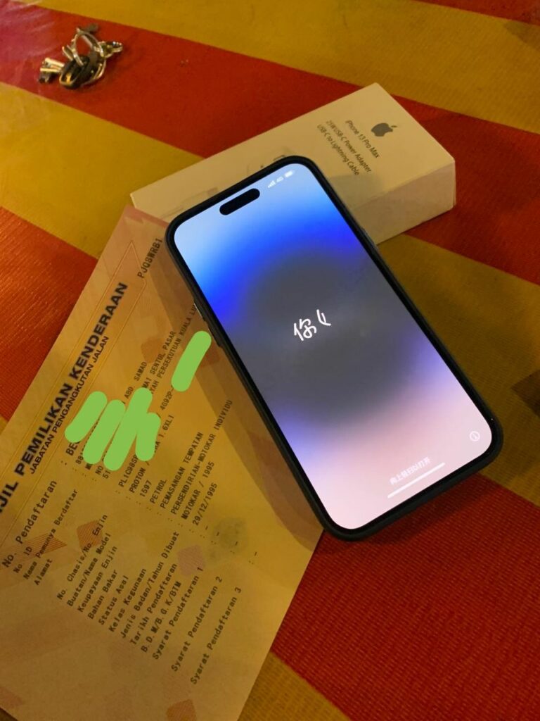 Swap Paling Berbaloi, Individu Tukar Proton Wira Dengan iPhone 14 Pro Max