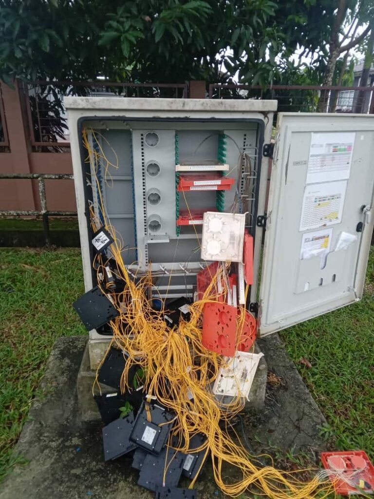 Demi Mahu Mencuri, Individu Selongkar Peti Talian Telefon Dan Internet Di Samariang