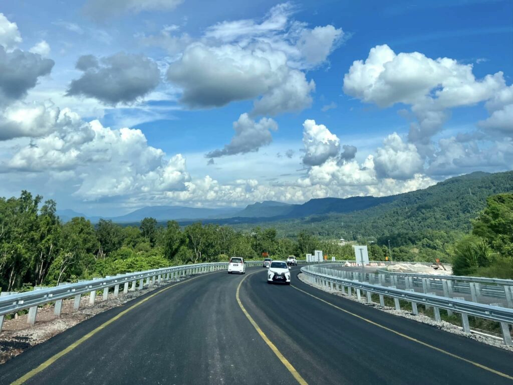 Memudahkan Kerja Jalan Raya, Laluan Sementara Di Bukit Begunan Kini Dibuka