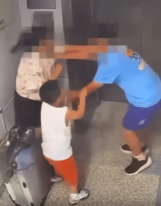 Remaja Cekik, Tolak Ibu Ke Dinding Sebab Telefon Dirampas