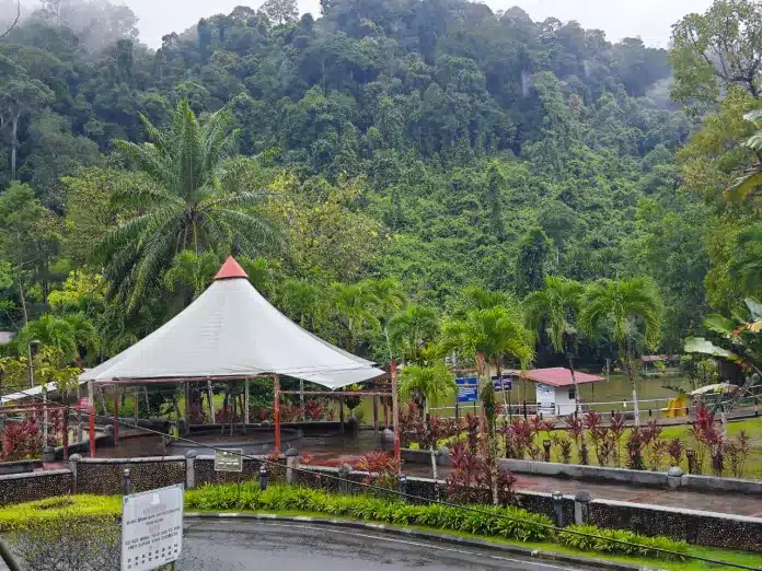 Jadi Tarikan Pelancong, Ketahui Mistik, Fakta Dan Sejarah Taman Tasik Bukit Mas Limbang