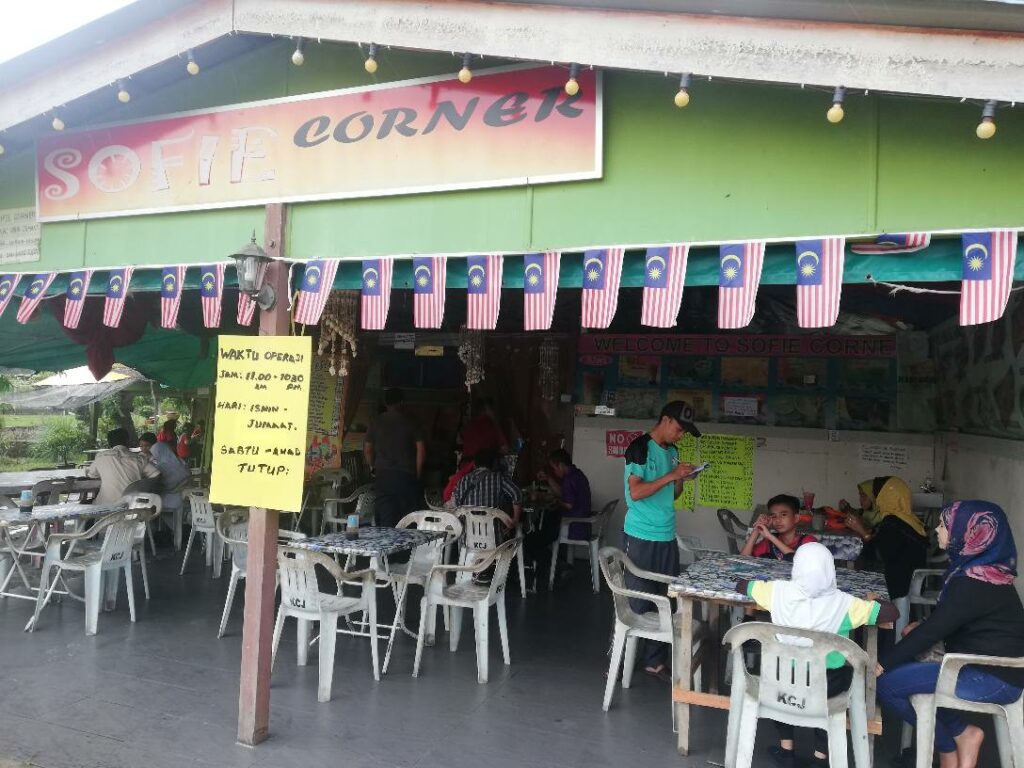 Berbaloi Dan Berpatutan, Sofie Corner Di Kuching Ini Tawar Harga Menu Makanan Hanya RM4