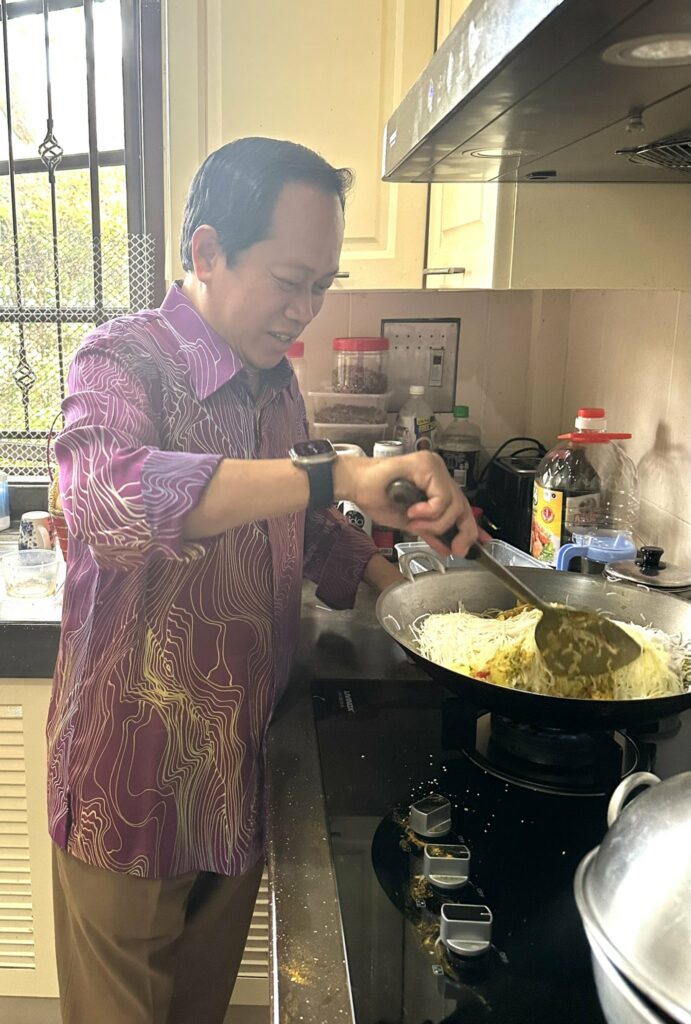 Comeback Dengan Resepi Unik, Resepi Mihun Goreng Nanas Ahmad Maslan Raih Perhatian Ramai