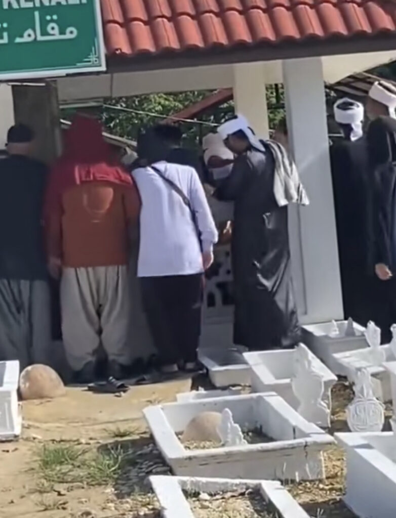 Berzikir Sambil Bergoyang, Cicit Jelas Itu Bukan Ajaran Tok Kenali