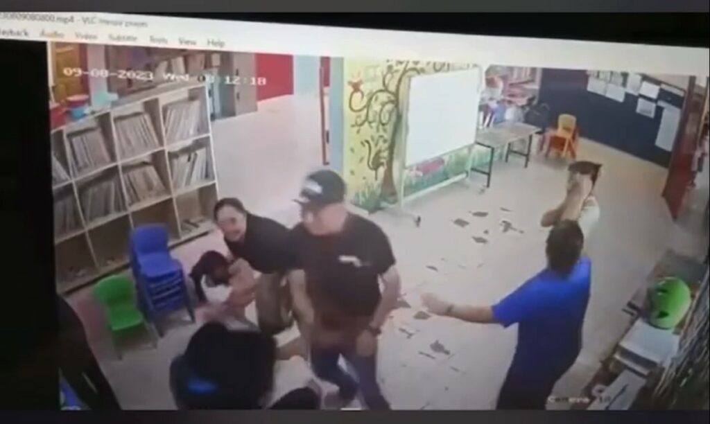 Netizen Puas Hati, Bapa Serang Pengasuh Dera Anaknya Di Sabah Pula Tular