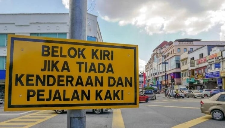 Kuching Bandar Pertama Di Malaysia Guna Papan Tanda 'Belok Kiri Jika Tiada Kenderaan'