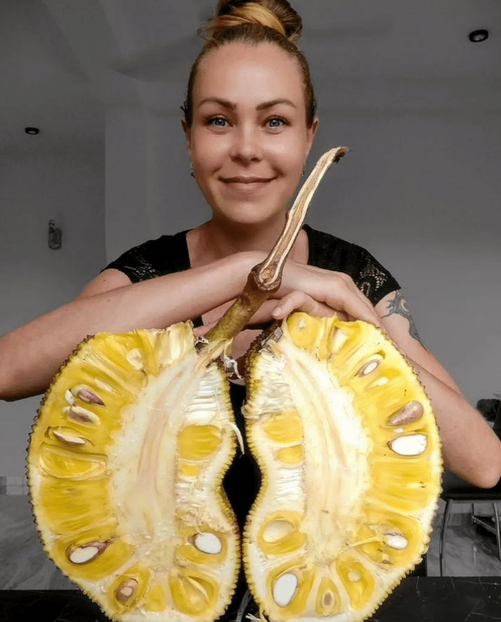Diet Ekstrem Makan Durian Dan Nangka Selama 7 Tahun, Influencer Rusia Maut Kebuluran Di Malaysia
