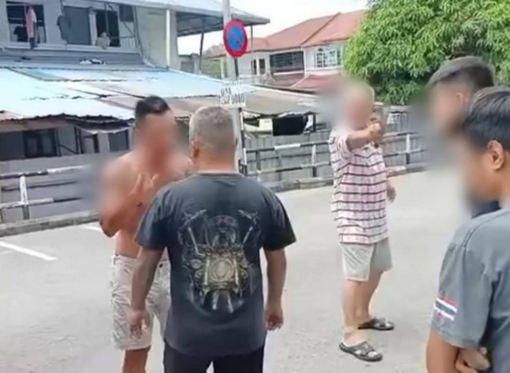 Berang 5 Lelaki Buat Bising Uji Sistem Audio Kereta, Anak Beranak Mengamuk Bawa Pisau Pemotong Daging 