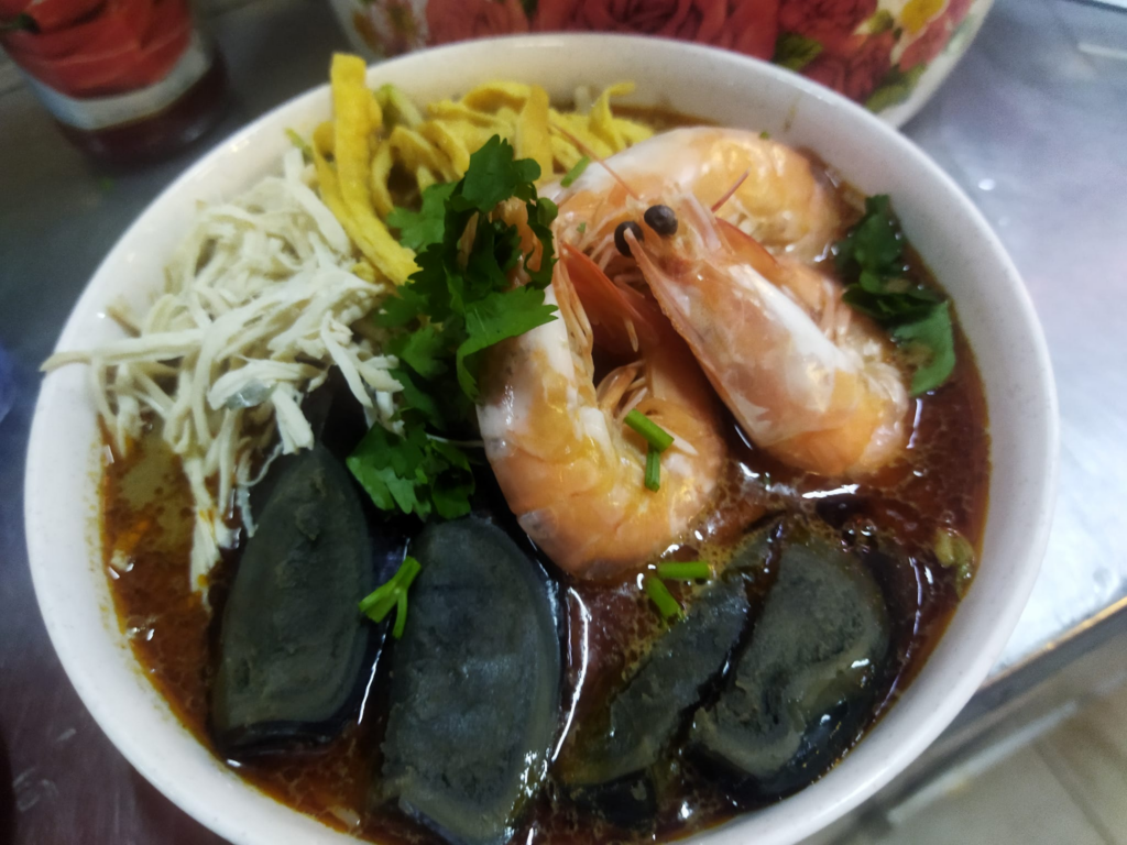 Wanita Disindir Netizen Gara-Gara Review Laksa Sarawak 'Terpesong' Letak Telur Padi
