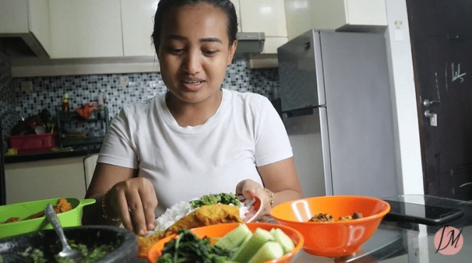 Dikecam Baca Bismillah Sebelum Makan Babi, Influencer Akhirnya Minta Maaf Lepas Polis Masuk Campur