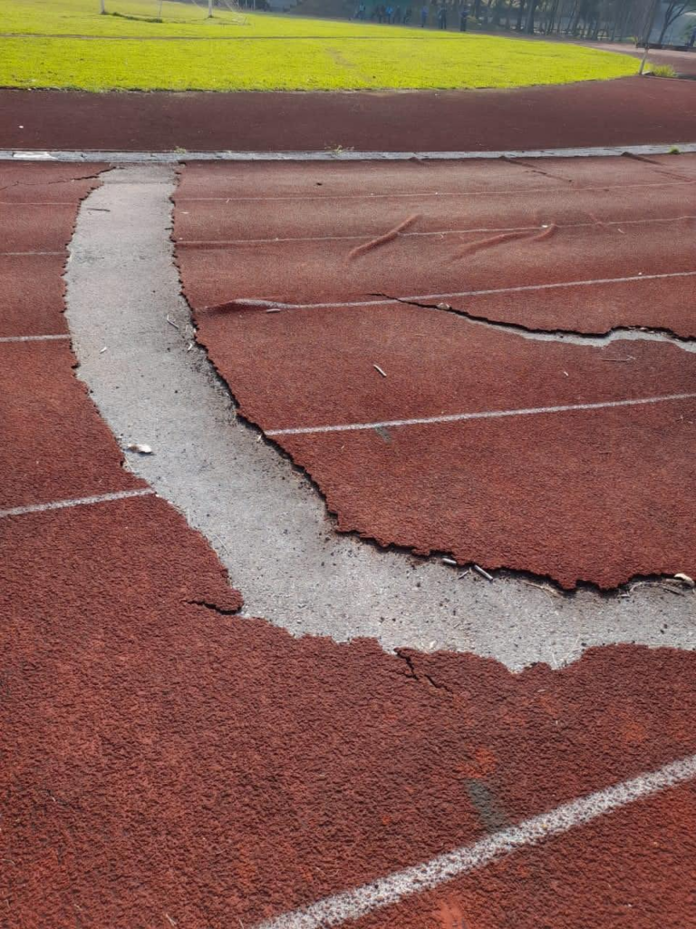 'Retak Sejuta', Keadaan Terkini Trek Stadium Serian Ini Jadi Bualan Netizen
