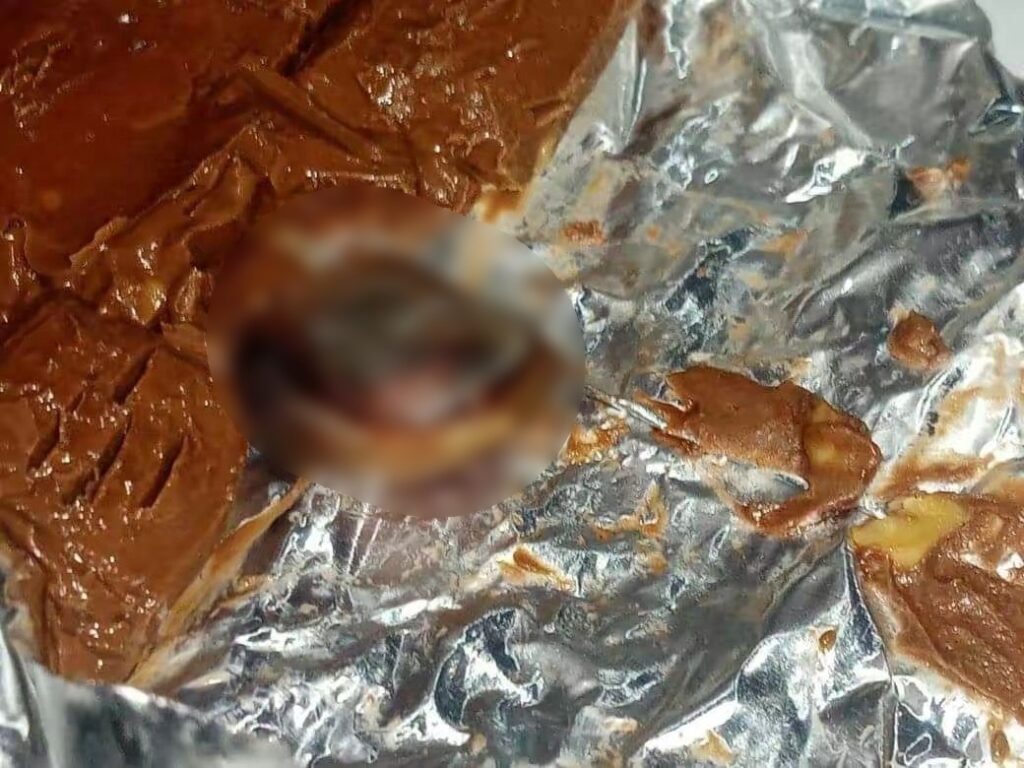 Tengah Syok Makan, Individu Terkejut Jumpa Ibu Jari Manusia Dalam Bar Coklat
