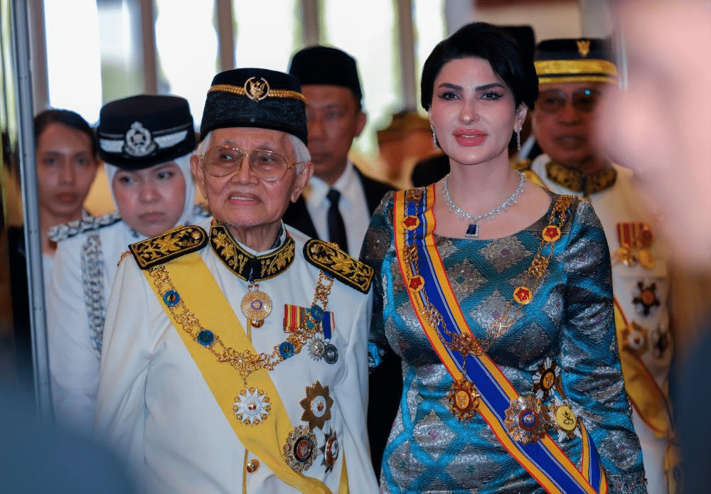 Henti Sebar Berita Palsu, Astro Awani Nafi Muat Naik Poster 'Hitam Putih' Berkait TYT Sarawak
