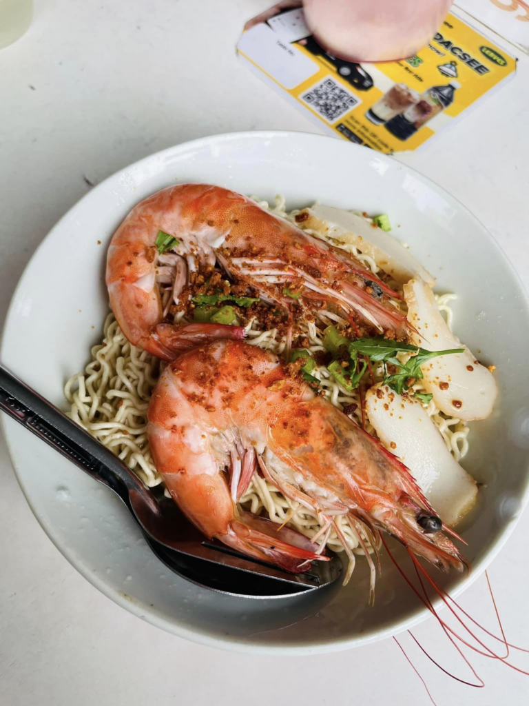 Hidangan Mi Kolok 'Seafood' Jadi Sajian Istimewa Di Mi Kolok Awin Jalan Padungan