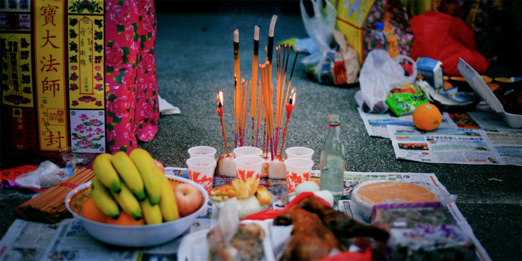 Ketahui Hungry Ghost Festival, Tradisi Unik 'Jamu' Roh Si Mati Oleh Masyarakat Cina Yang Menyeramkan