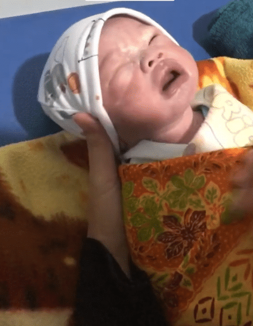 Baru 3 Hari Dilahirkan, Bayi Nyaris Maut Gara-Gara Nenek Beri Air Kosong