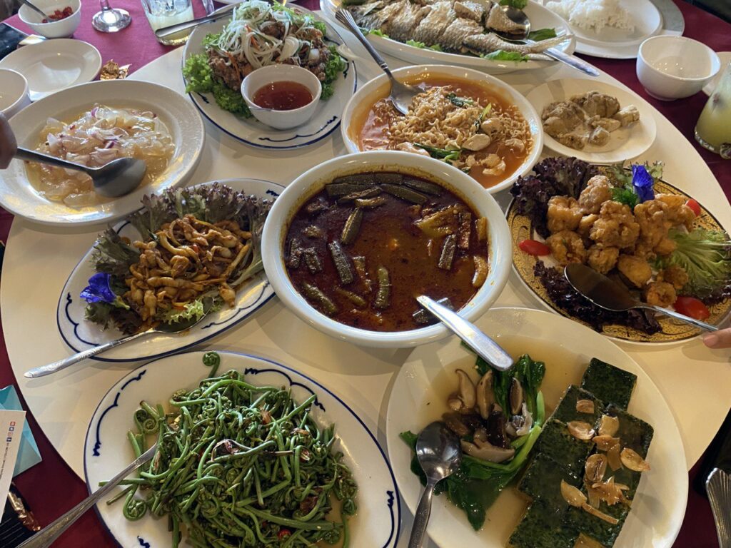 Hidang Makanan Laut Fresh Dan Lazat, Babaganoush Ini Jadi Port Makan Best Di Kuching