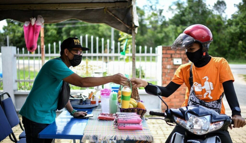 Public Bank Tarik Balik Kenakan Caj Transaksi DuitNow QR, Lagi 2 Bank Lanjut Pengecualian Caj