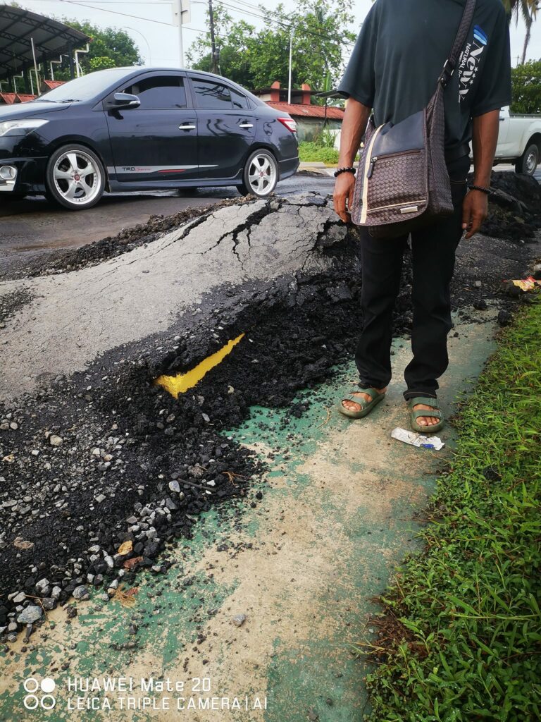 Macam Permukaan Bulan, Keadaan Terkini Sebahagian Jalan Raya Di Sabah Curi Tumpuan Ramai