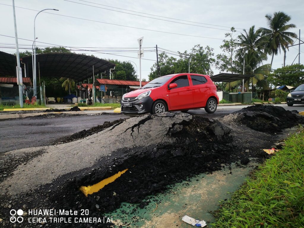 Macam Permukaan Bulan, Keadaan Terkini Sebahagian Jalan Raya Di Sabah Curi Tumpuan Ramai