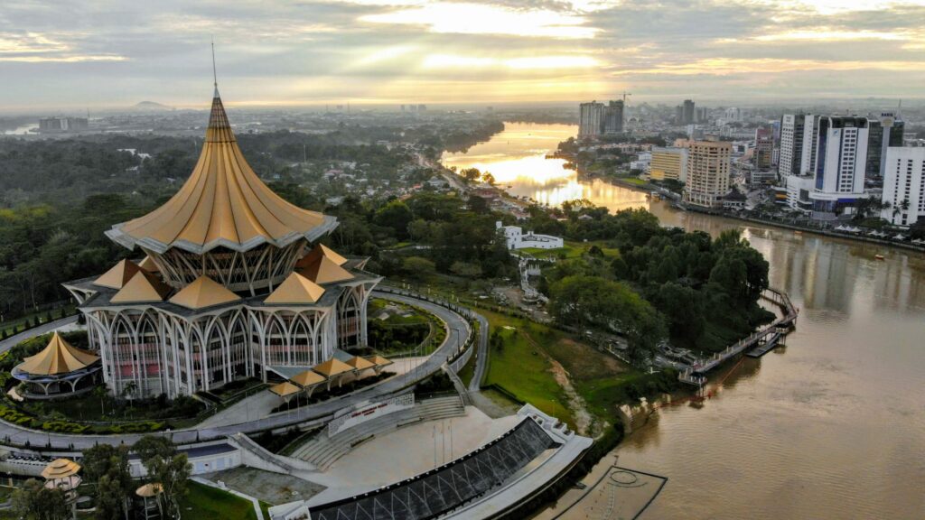 'Tuah' Guna Nombor Plat Kereta, Suri Rumah Di Sarawak Beruntung Menang Jackpot RM17 Juta
